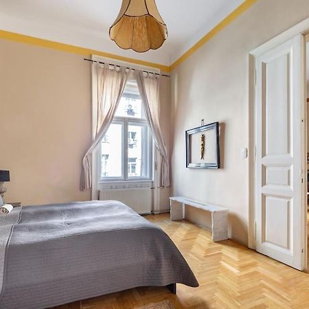 Bourgeois Boheme Apt. 88 M² City Center Boedapest Buitenkant foto