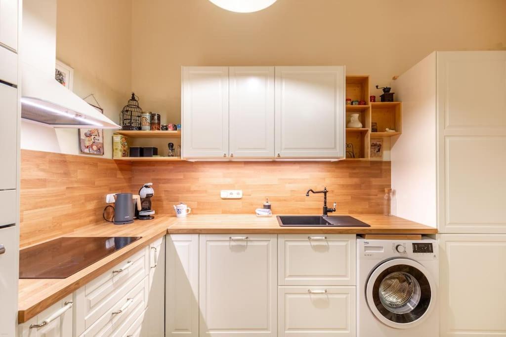 Bourgeois Boheme Apt. 88 M² City Center Boedapest Buitenkant foto