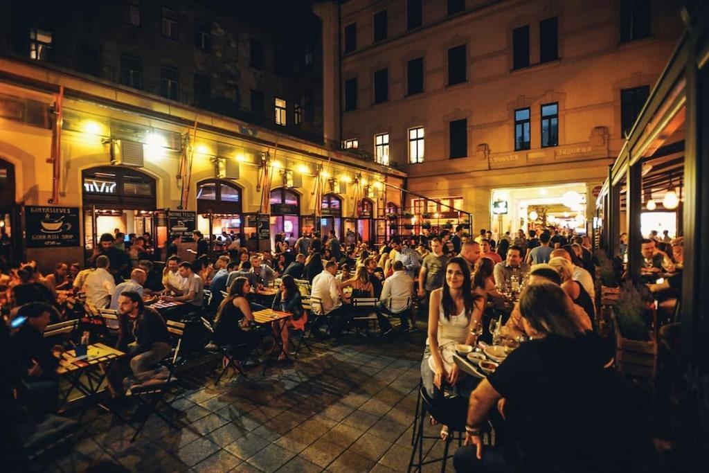 Bourgeois Boheme Apt. 88 M² City Center Boedapest Buitenkant foto