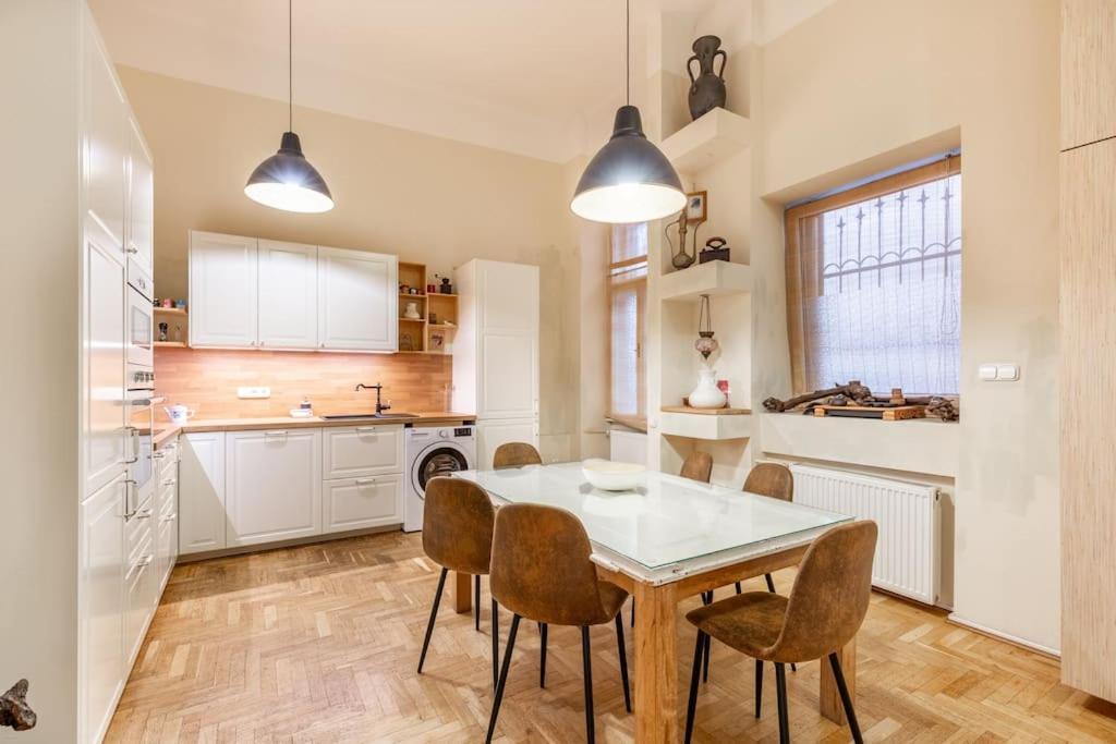 Bourgeois Boheme Apt. 88 M² City Center Boedapest Buitenkant foto