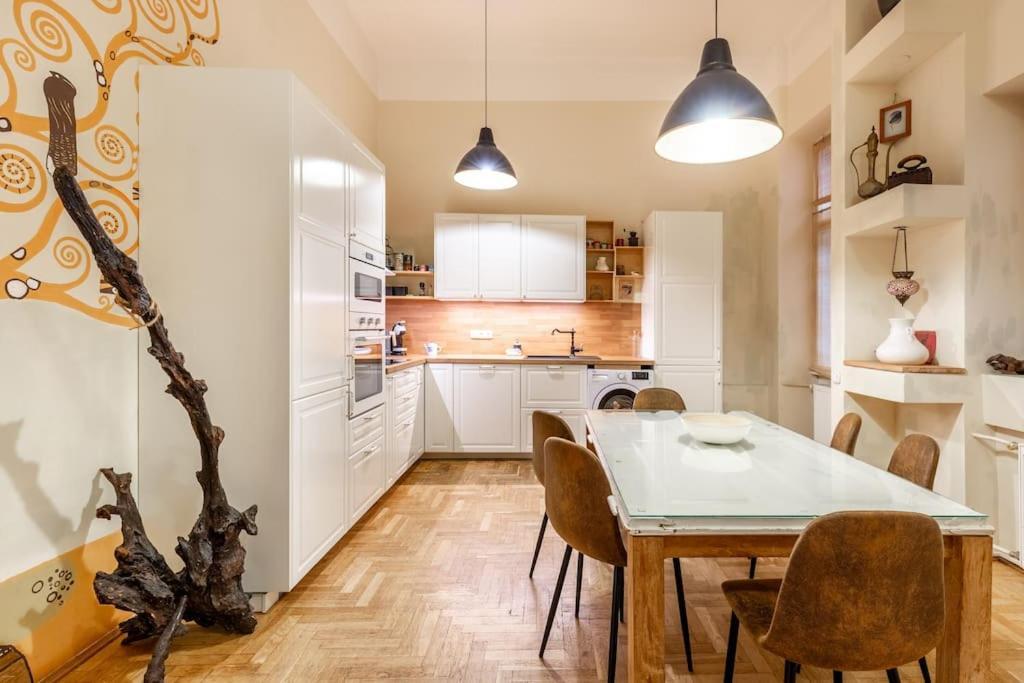 Bourgeois Boheme Apt. 88 M² City Center Boedapest Buitenkant foto