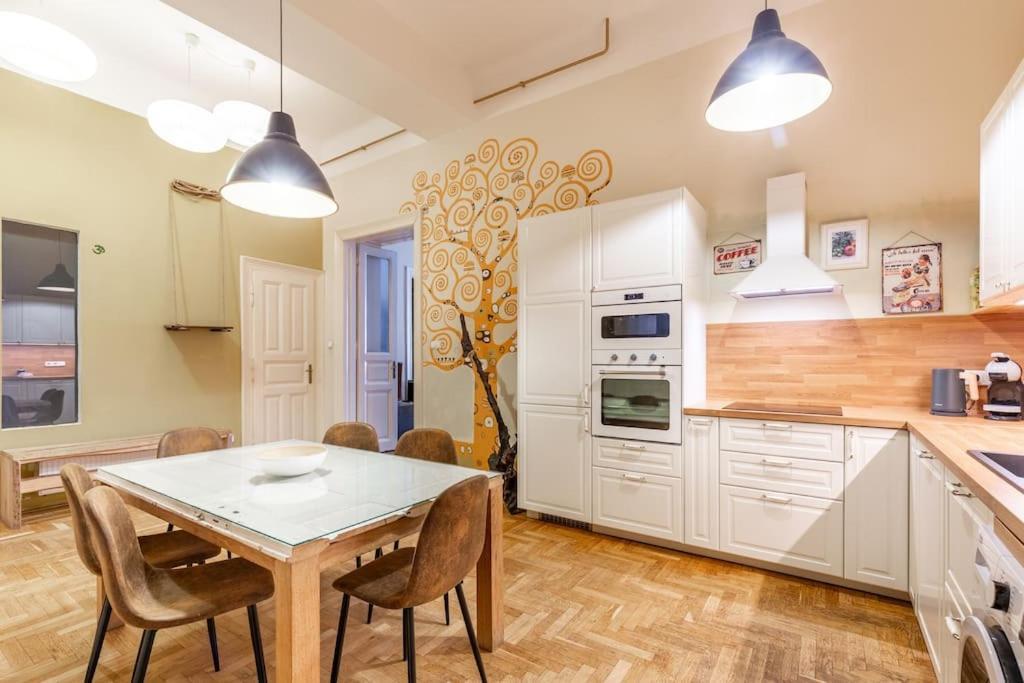 Bourgeois Boheme Apt. 88 M² City Center Boedapest Buitenkant foto